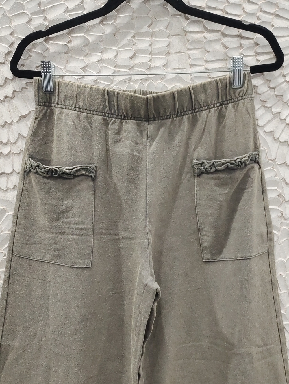 easel Ash Wide-Leg Sweatpants Ruffle & Top with Rust & Cream Accents - Picture 7 of 9